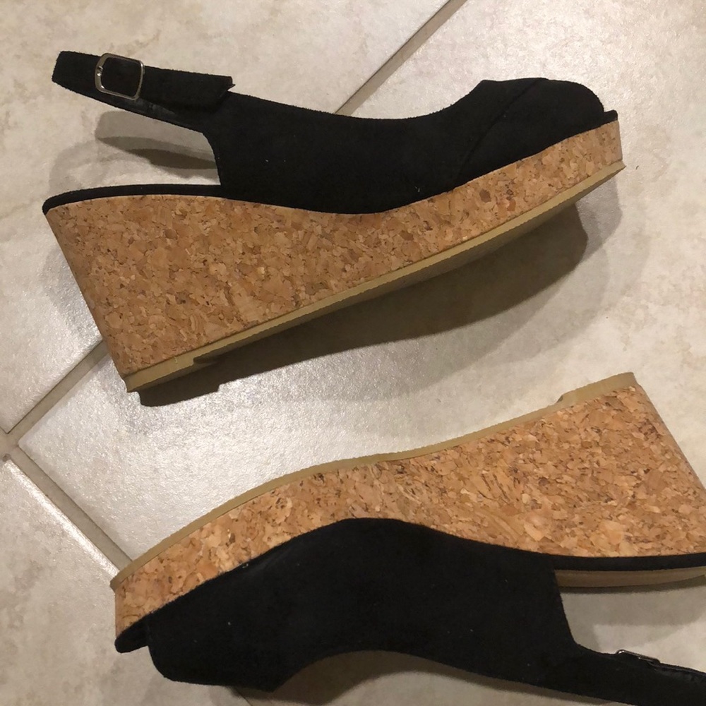 Open toe Wedges - Picture 3 of 5